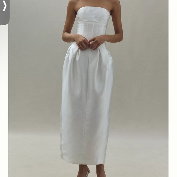 Dresses & Skirts - Elegant White Strapless Dress Anthropologie